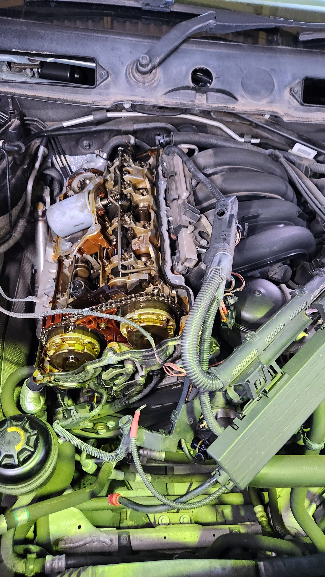 BMW ヘッドカバー・オイル漏れ修理